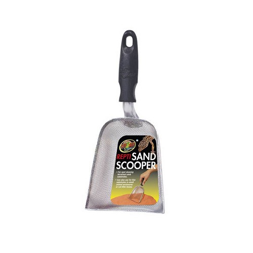 Heavy duty sand scooper for spot cleaning. Angled edges for easy cleaning for corners. Perfect for cleaning Zoo Med’s ReptiSand or VitaSand substrates.